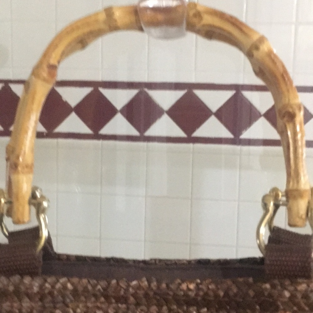 Brown straw handbag with bamboo handles - Picture 2 of 5